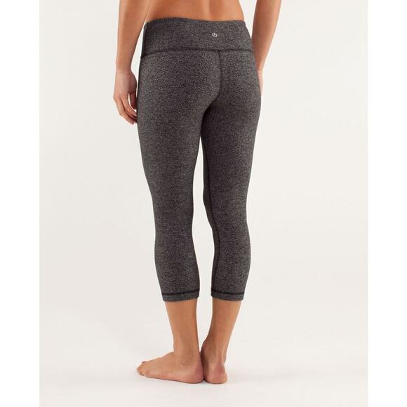 Lululemon Wunder Under High Rise Legging Chevron Print Cropped Size 2 - Picture 2 of 10